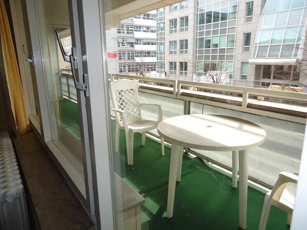 Hotel Kubrat Am Checkpoint Charlie Berlim Quarto foto