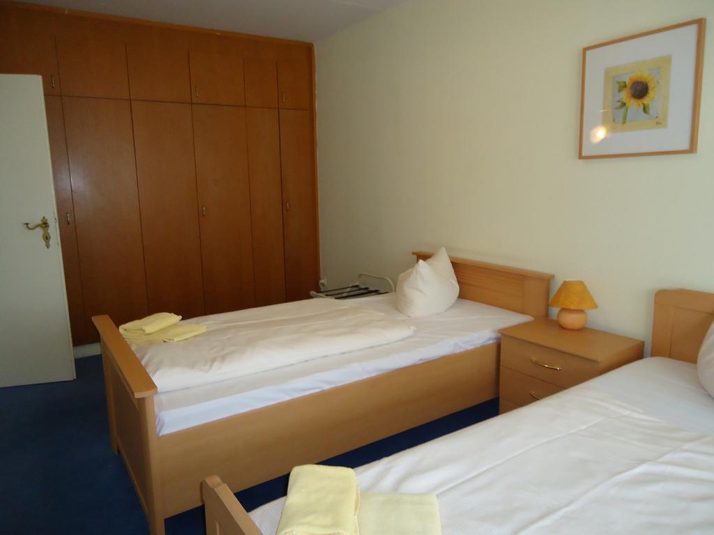 Hotel Kubrat Am Checkpoint Charlie Berlim Quarto foto