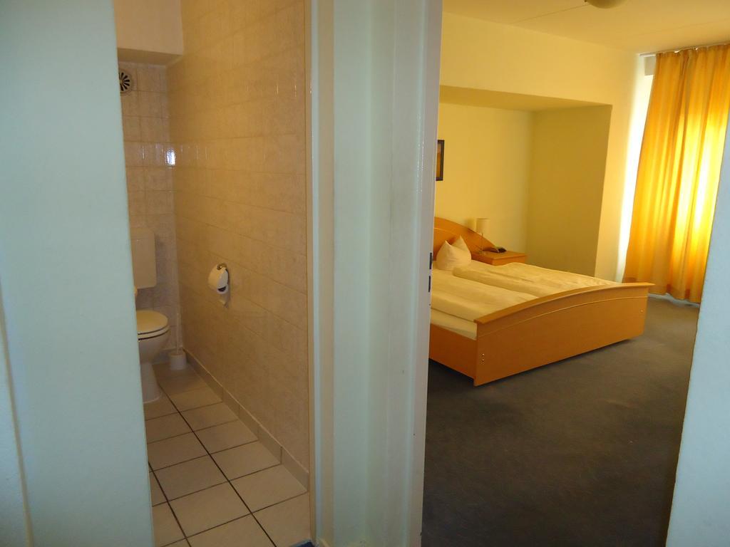 Hotel Kubrat Am Checkpoint Charlie Berlim Quarto foto