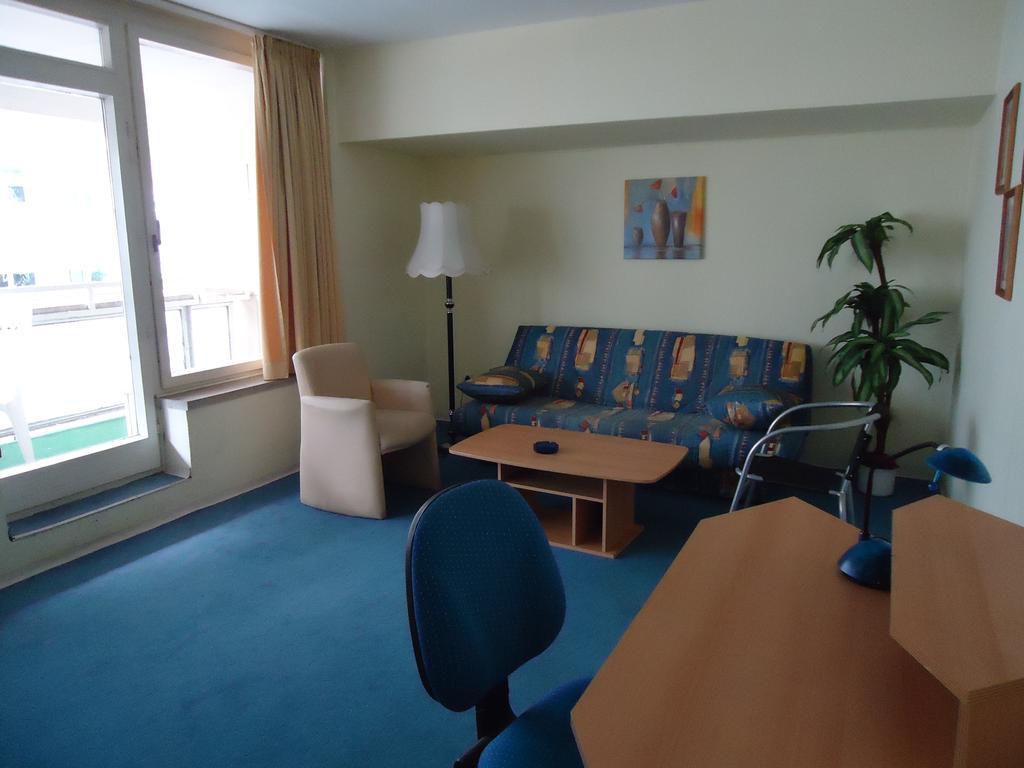 Hotel Kubrat Am Checkpoint Charlie Berlim Quarto foto