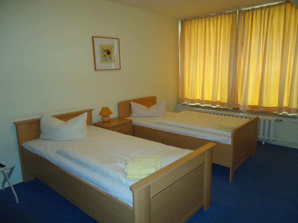 Hotel Kubrat Am Checkpoint Charlie Berlim Quarto foto