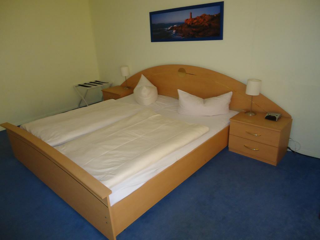 Hotel Kubrat Am Checkpoint Charlie Berlim Quarto foto