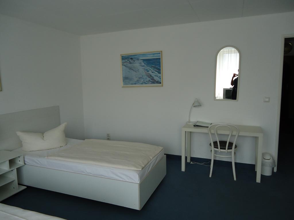 Hotel Kubrat Am Checkpoint Charlie Berlim Quarto foto