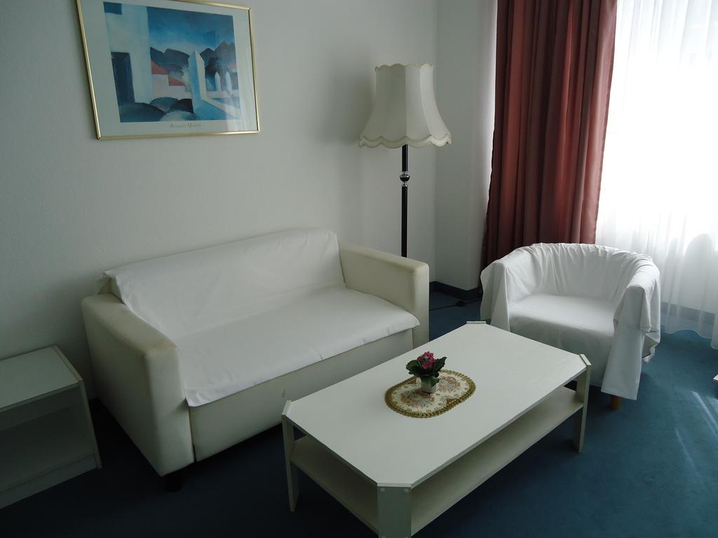 Hotel Kubrat Am Checkpoint Charlie Berlim Quarto foto