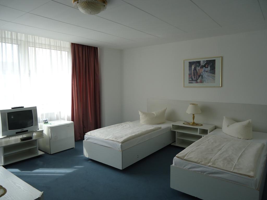 Hotel Kubrat Am Checkpoint Charlie Berlim Quarto foto
