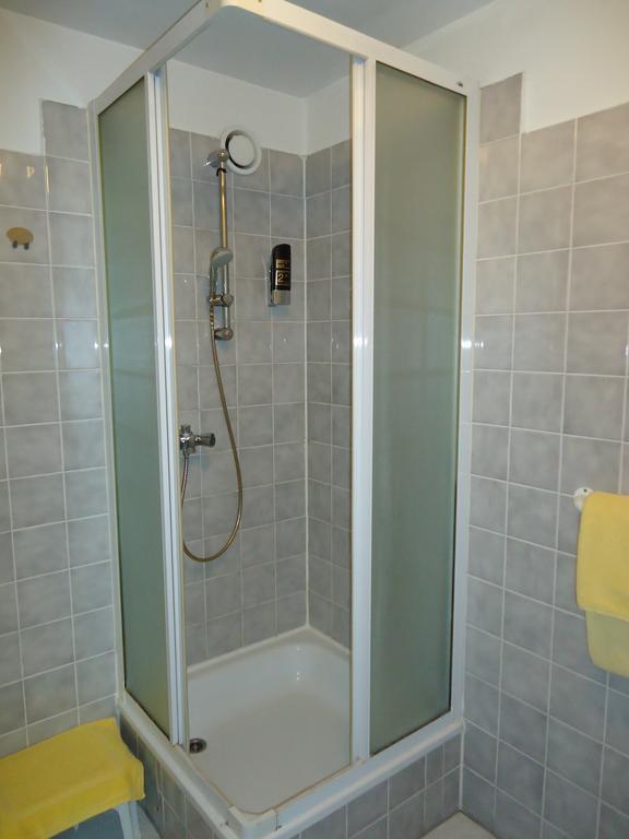Hotel Kubrat Am Checkpoint Charlie Berlim Quarto foto