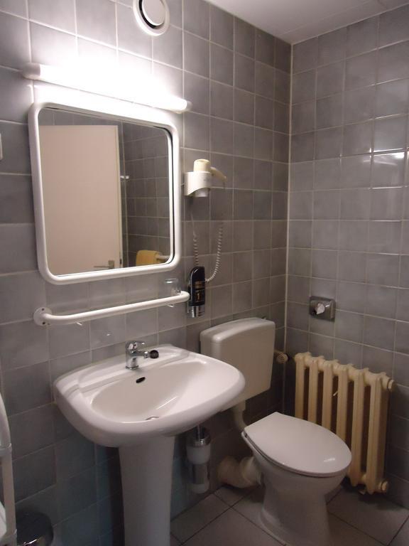 Hotel Kubrat Am Checkpoint Charlie Berlim Quarto foto