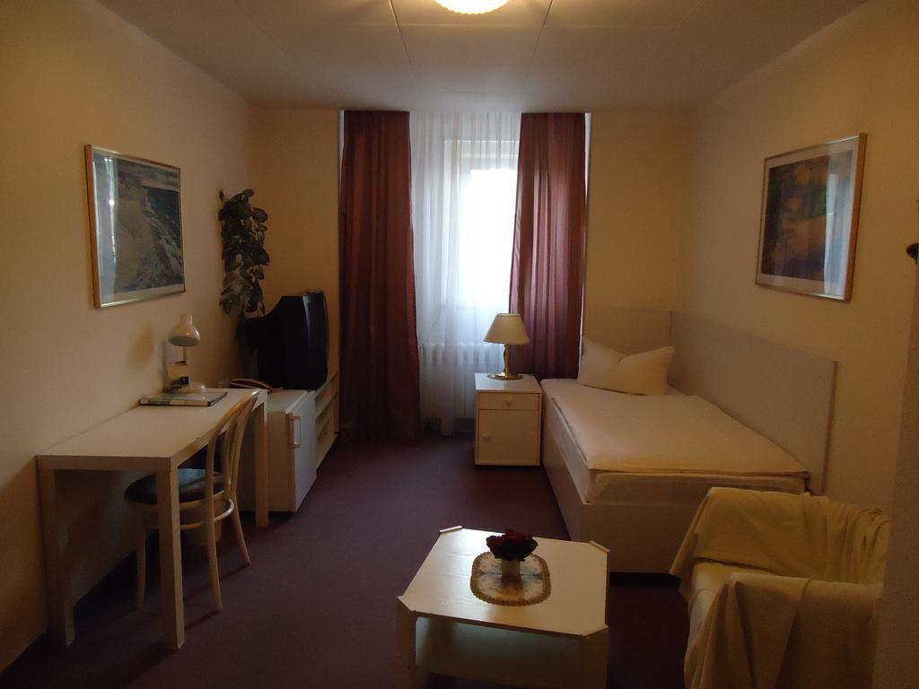 Hotel Kubrat Am Checkpoint Charlie Berlim Quarto foto