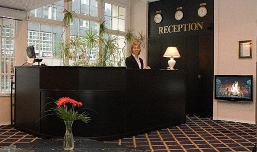 Hotel Kubrat Am Checkpoint Charlie Berlim Interior foto
